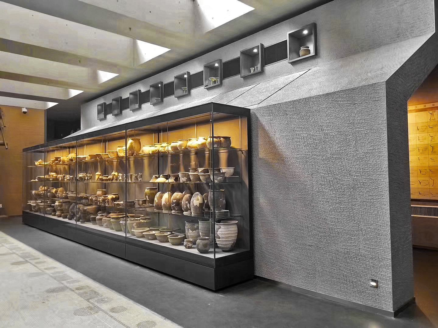 Гнучка керамічна плитка Econic для облицювання стін і стелі